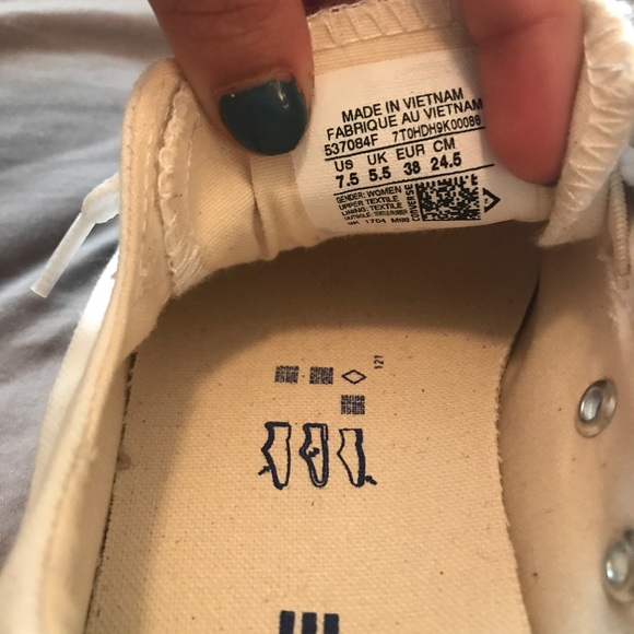 **SOLD** NWOT White Converse size 7.5 - Picture 4 of 5
